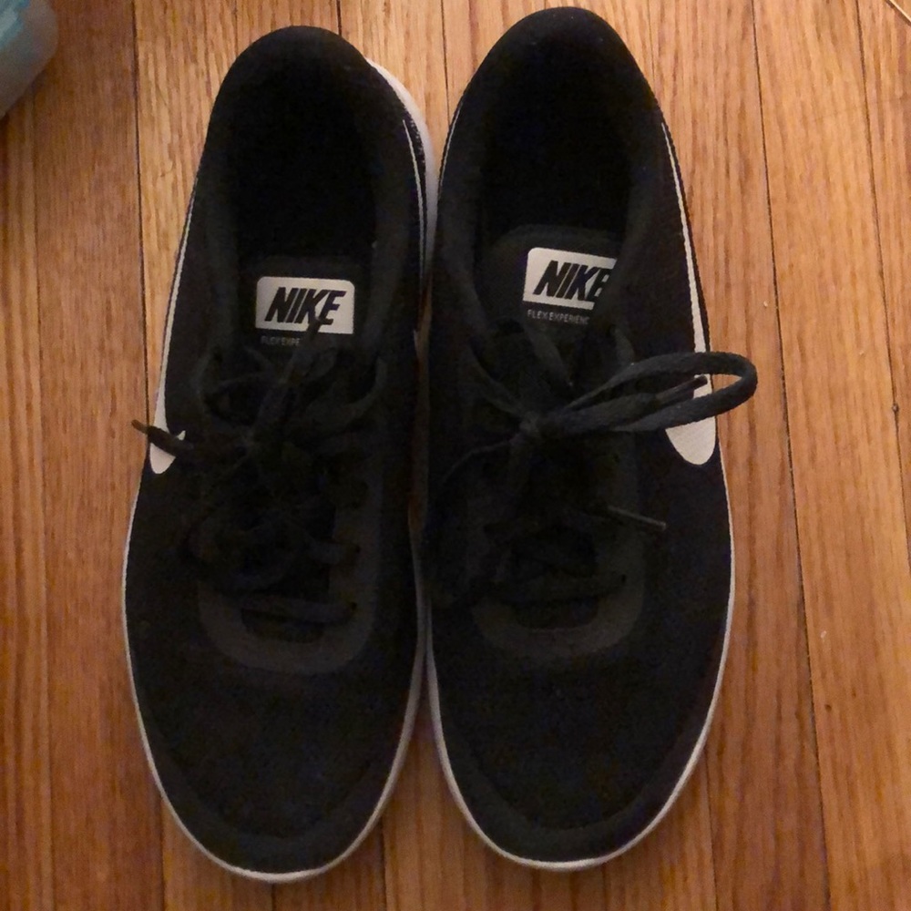 NIKE FLEX SHOES